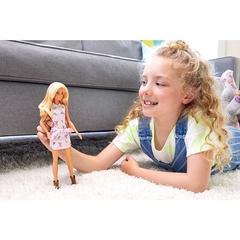 Boneca Barbie Fashionistas #119 FXL52 - Mattel - DecorToys Presentes & Brinquedos