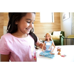 Boneca Barbie Fashionistas Medita Comigo GNK01 - Mattel - DecorToys Presentes & Brinquedos