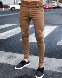 Pantalon de gabardina corte chino avellanedaropa