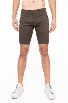 Bermuda de hombre corte chino