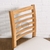 Respaldo rejilla curva de madera en silla con tapizado blanco, silla de comedor o escritorio | Belgrano Home
