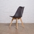 Cómoda y ergonómica silla Tulip negra con asiento tapizado
