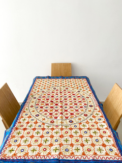 Carpeta rectangular bordada de colores de la India 140 x 85cm - Tejido Círculo APM80000