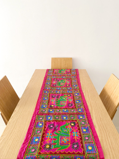 Camino de Mesa bordado de la India 150x50cm- Elefante Bordado Fucsia APM58500