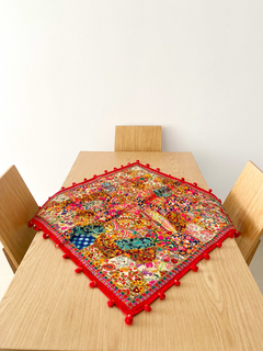 Carpeta patchwork de la India con pompon - Cuadrado APM73000