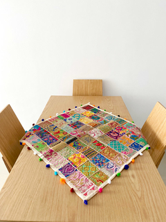 Carpeta patchwork de la India con pompon - Cuadrado APM73000 - comprar online