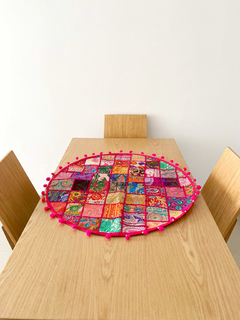 Carpeta patchwork de la India con pompon - Redonda APM73000 - comprar online