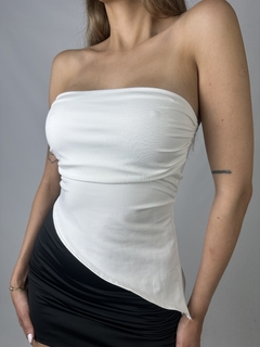 TOP STRAPLESS IRREGULAR - comprar online