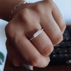 Anillo con bolitas y barrita para grabar Plata 925