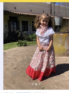 Paisana . Fiesta patria (pollera, pañuelo y camisa)