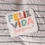 Tarjeta Feliz vida + nombre (pintada a mano)