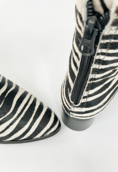 Bota Feminina Cano Curto Zebra - comprar online