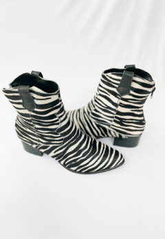 Bota Feminina Cano Curto Zebra - Shoes U