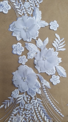Imagem do Tecido Tule Bordado 3D Floral com Pérolas Branco 01
