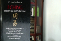 I Ching  el libro de las mutaciones   - Richard Wilhelm   -ISBN 8435002039 - Incluye monedas y hexagramas