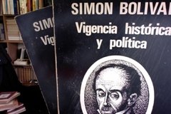 Simón Bolívar : Vigencia Histórica y Política