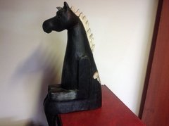 Caballo sentado -escultura en madera (usada) - comprar online