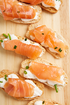 Bruschettas de Salmon Ahumado - Lulu market