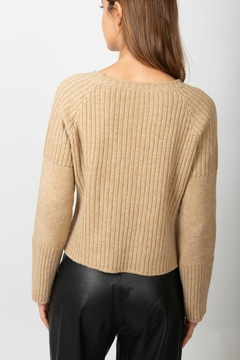 sweater Wells camel LANA MERINO - comprar online