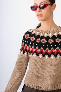 sweater Bayo camel con rojo LLAMA - PRE ORDER . entregas psra JUNIO - comprar online