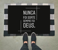 TAPETE 60x40CM - NUNCA FOI SORTE, SEMPRE FOI DEUS - comprar online