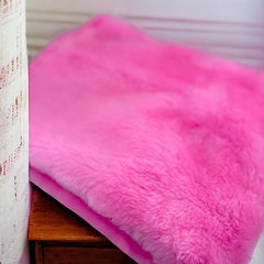tecido Pelúcia fofinha e macia pelo medio - Rosa chiclete 0,50x1,60cm na internet