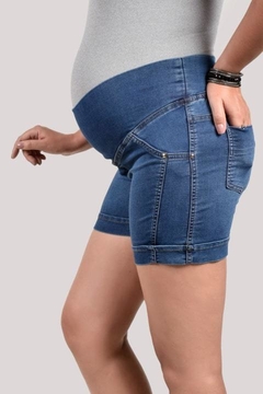 shorts jeans. roupas da moda para mulheres. vestuário têxtil azul