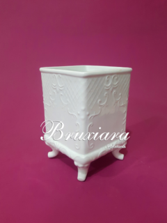 Cachepot Quadrado c/pés - Bruxiara Porcelanas