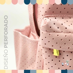 Mochila Para Notebook 2 bolsillos Diseño Perforado Rosa Pastel - Ando Creando - Tienda & Taller