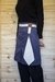 delantal de cintura con repasador, bolsillo y detalles en cuero. 