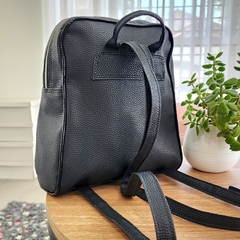 Mochila IRUPÉ negro - comprar online