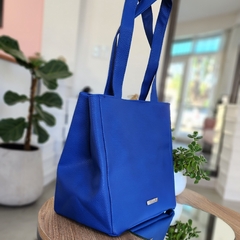 Tote Aleli ecocuero azul francia graneado - comprar online