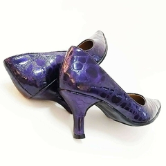 Stilettos ecocuero croco violeta taco 6,5 cm - comprar online