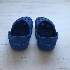 Sandalias de goma azul. CROCS. T 2-3 (12 cms) en internet