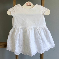 Vestido con detalles de broderie. CARTERS. T 3 meses