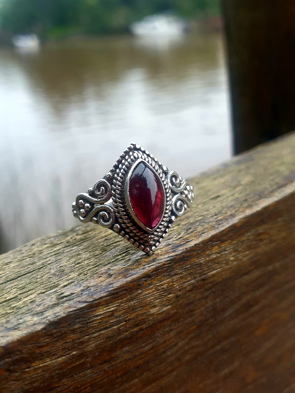Anillo con granate new arrivals