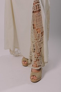 Long dress with gusset and sleeves in fillet lace - buy online
