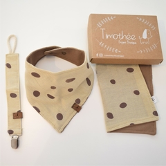 Set Babero Bandana + Babita + Portachupetes Manchitas Beige - comprar online