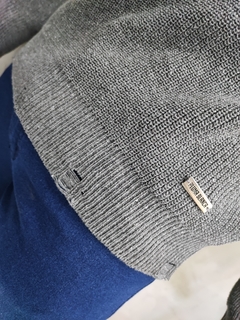 Sweater Rotured Gris - PLUMA BLANCA