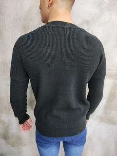 Sweater Rotured Negro en internet
