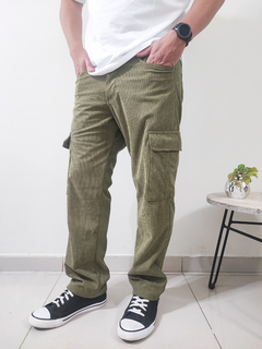 Pantalon Corderoy Finan Verde - PLUMA BLANCA