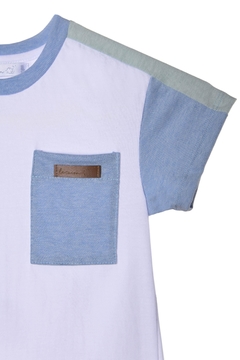Remera Elthon Blanco y Aqua en internet