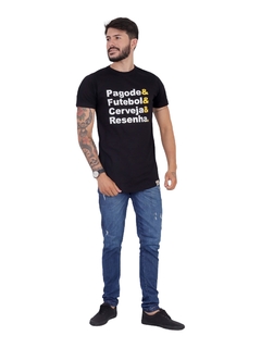 Camiseta Longline Pintee Frase Pagode & Futebol & Cerveja & Resenha