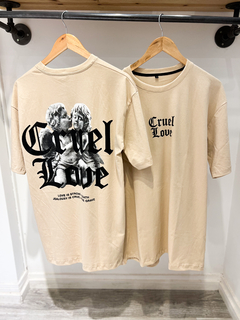 Remera Oversize Cruel Love