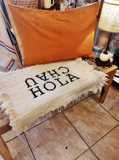 Alfombra Hola Chau | CRUDA 45x70CM - comprar online