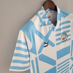 Camisa Manchester City pré-jogo azul e branco 22/23 - loja online