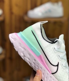 Tênis Nike  Epic React Flyknit 2 original - Sport Shoe