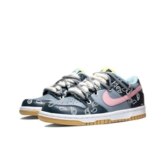 Tênis feminino Nike Dunk Low SE na internet