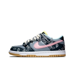 Tênis feminino Nike Dunk Low SE - comprar online