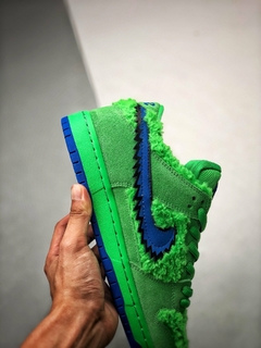 TÊNIS NIKE SB DUNK LOW x GRATEFUL DEAD "GREEN BEAR"